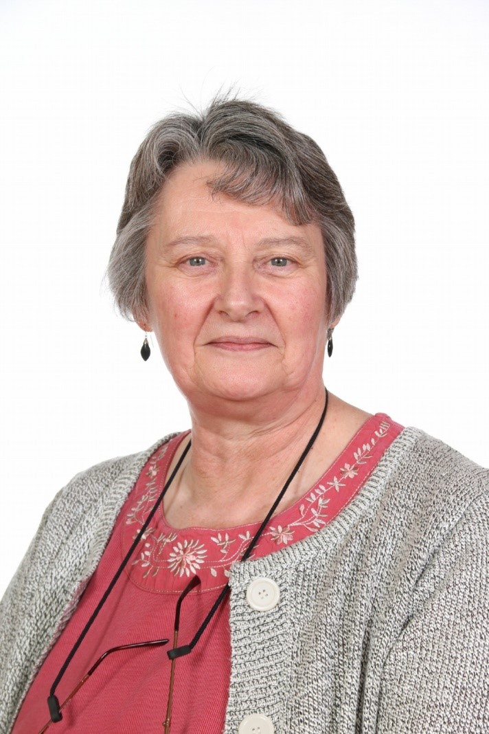 Mrs Lesley Hirst